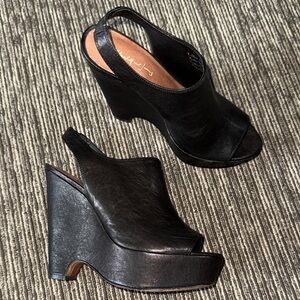 Elizabeth and James Platform Sling Back Wedges Size 9.5